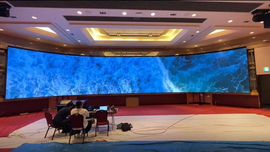 Giải pháp màn hình LED hội nghị doanh nghiệp Colorlight tại Tokyo với hiển thị 4K sắc nét, xử lý tín hiệu đa nguồn, hệ thống dự phòng kép và vận hành ổn định cho hội nghị cấp cao.